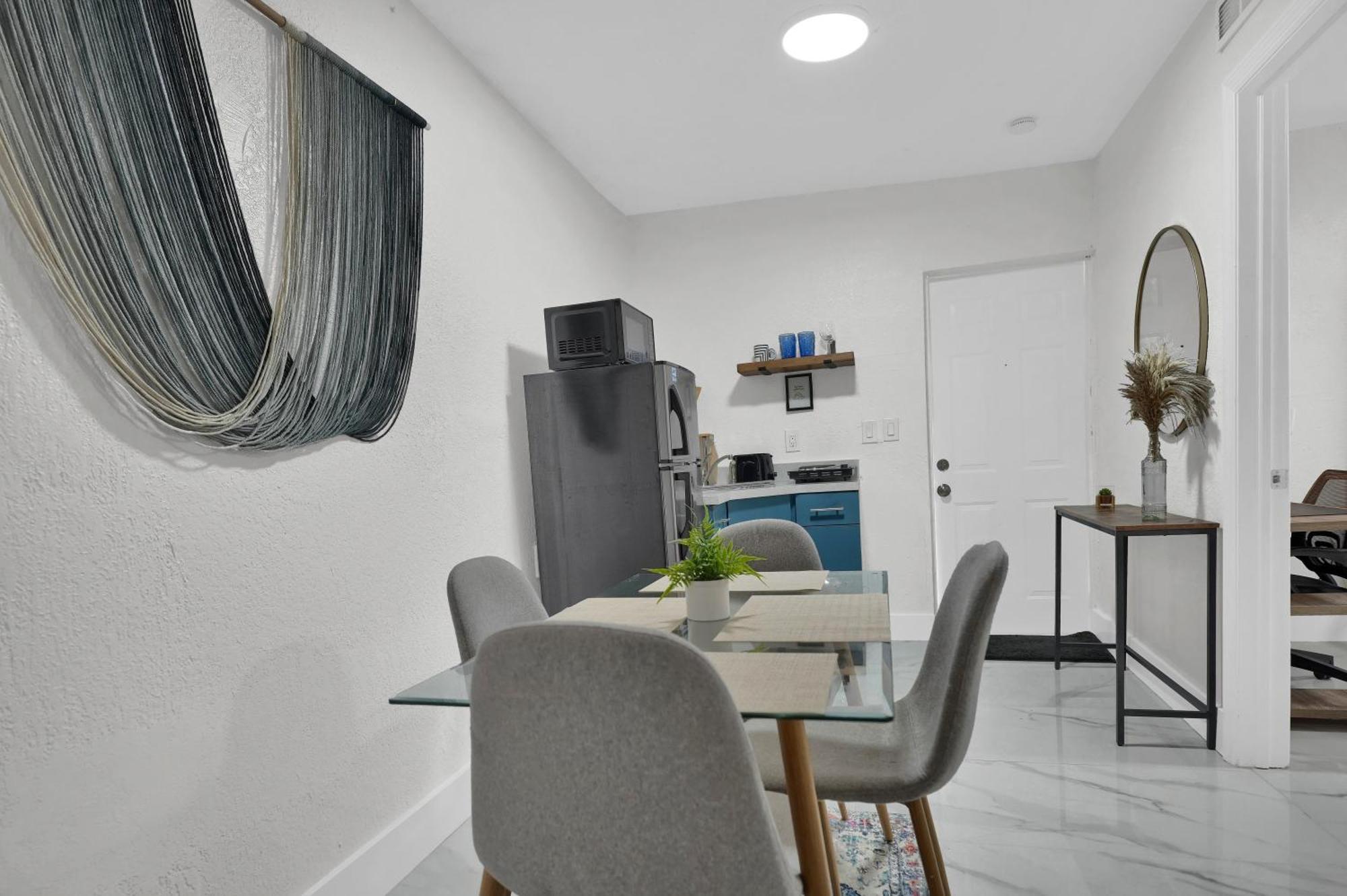 Azul - Fully-stocked, 1br With Private Patio And Free Parking Apartment *