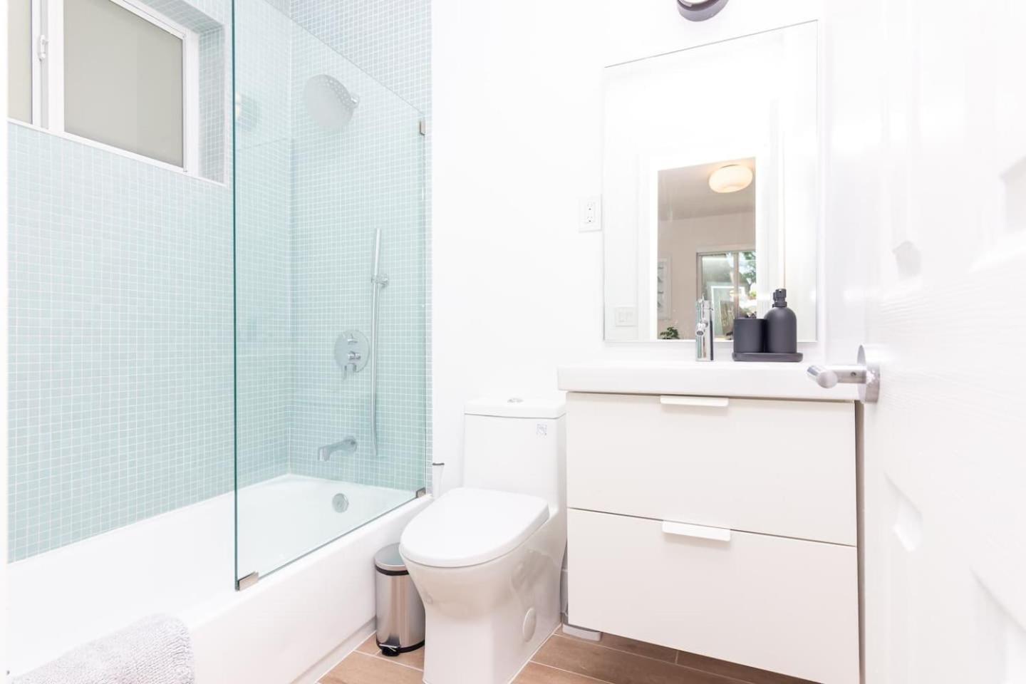 Newly Renovated Stylish In El Portal #2 *