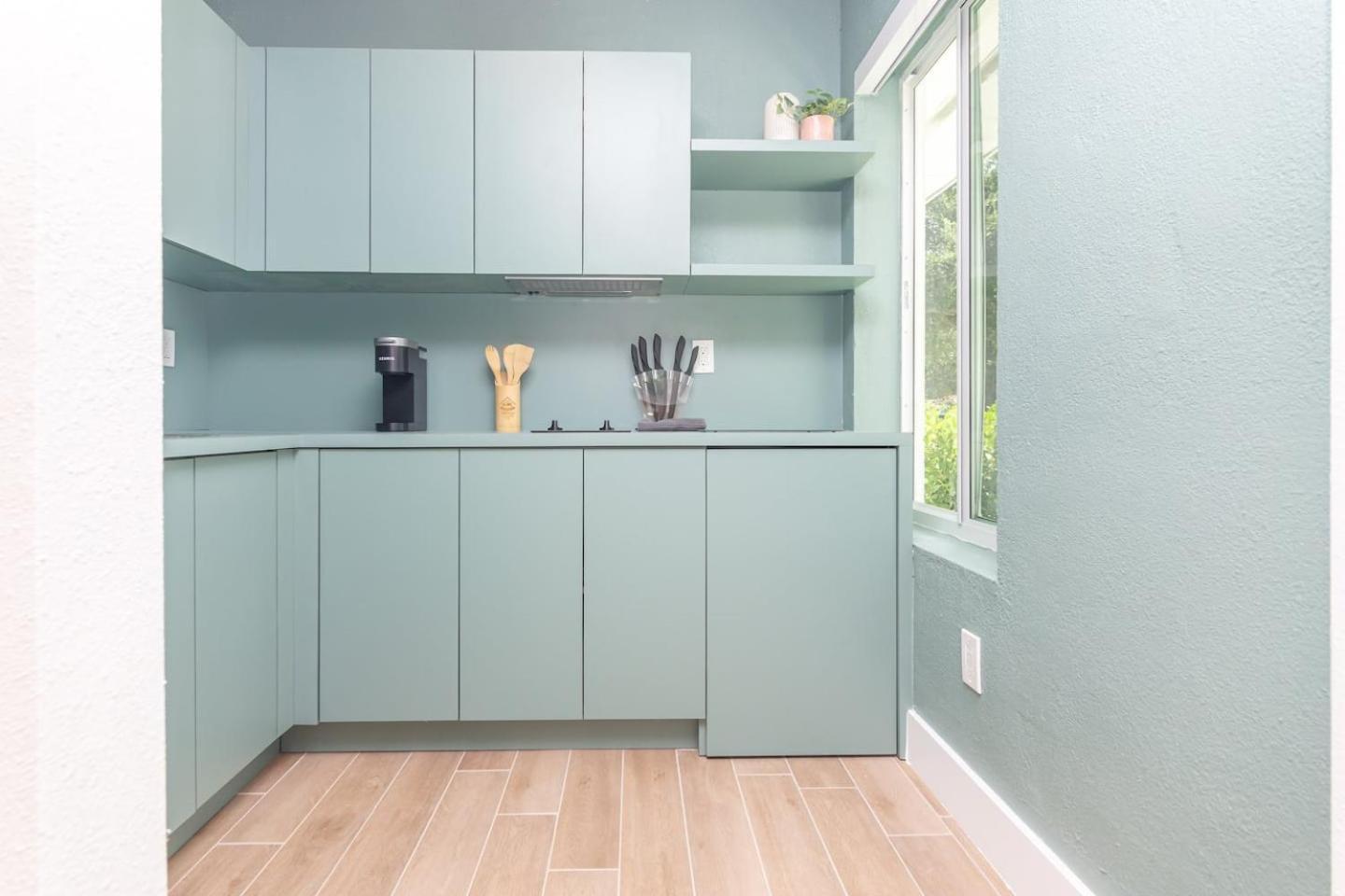 Newly Renovated Stylish In El Portal #2 Apartment *