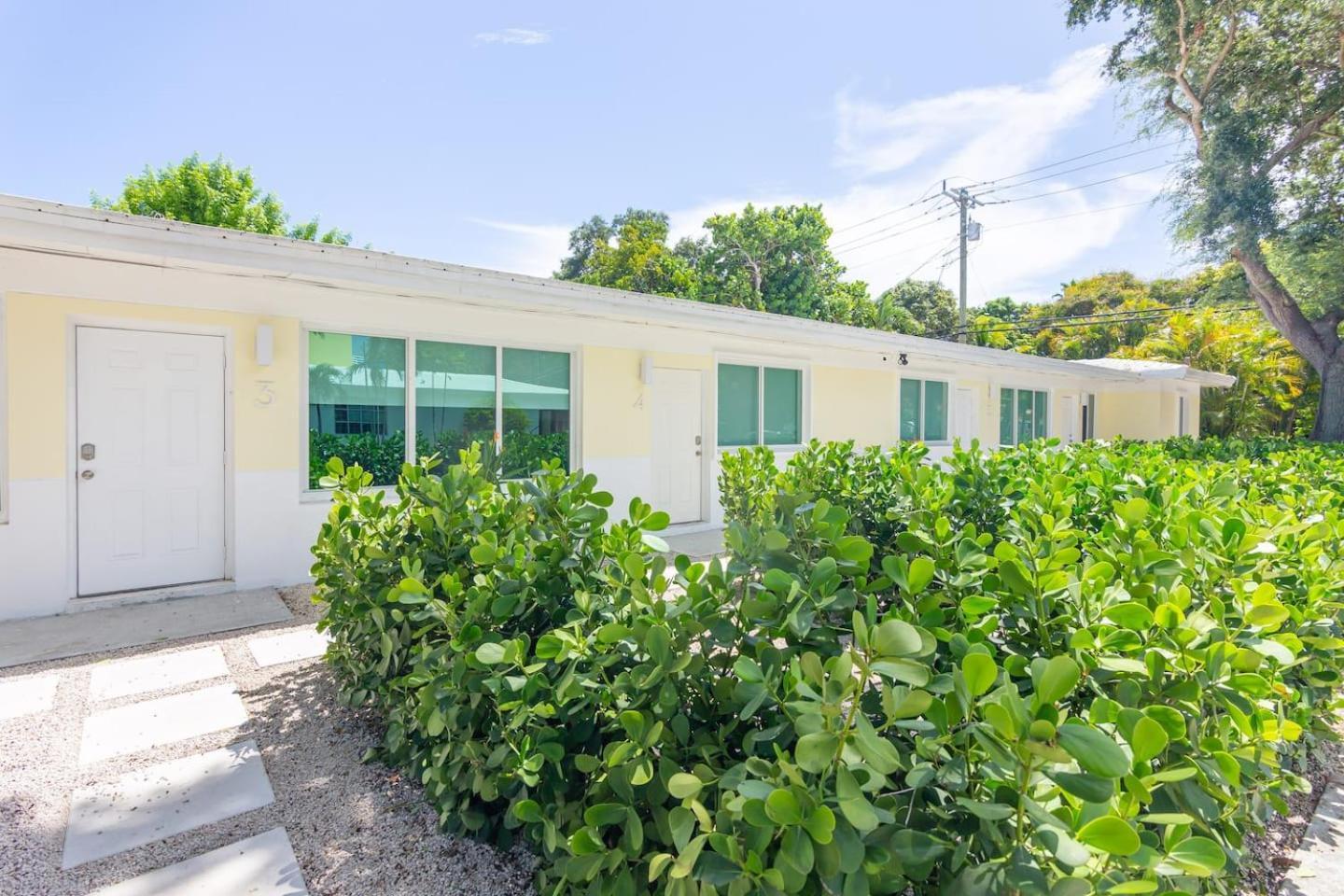 Newly Renovated Stylish In El Portal #2 Apartment