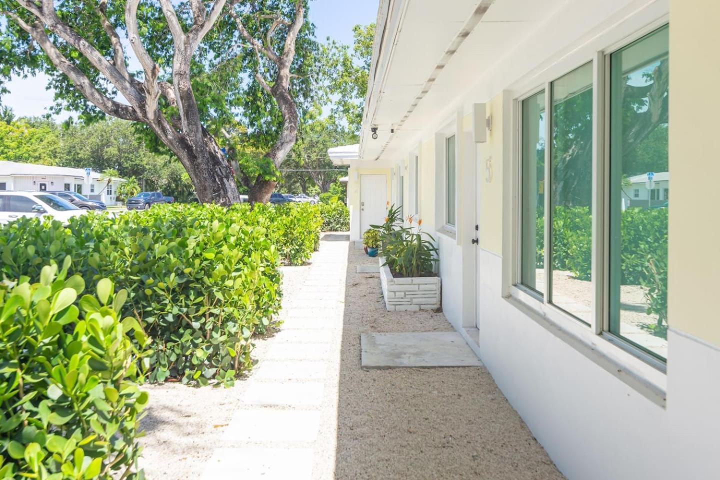 Apartment Newly Renovated Stylish In El Portal #2 Miami