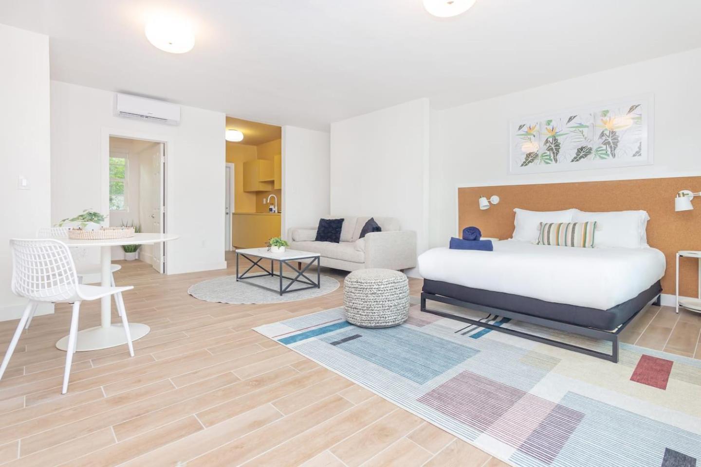 Apartment Large Stylish In El Portal #3 *