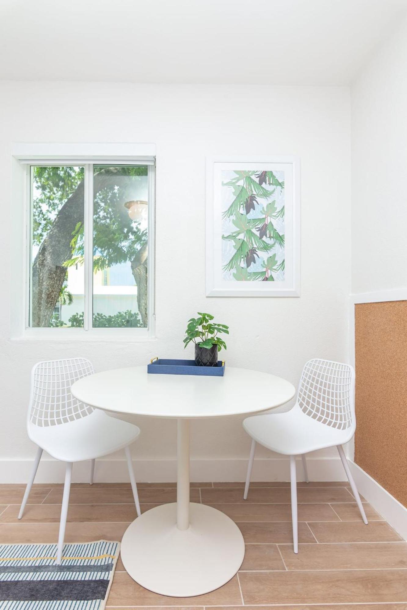 Newly Renovated Stylish In El Portal #2 Apartment *