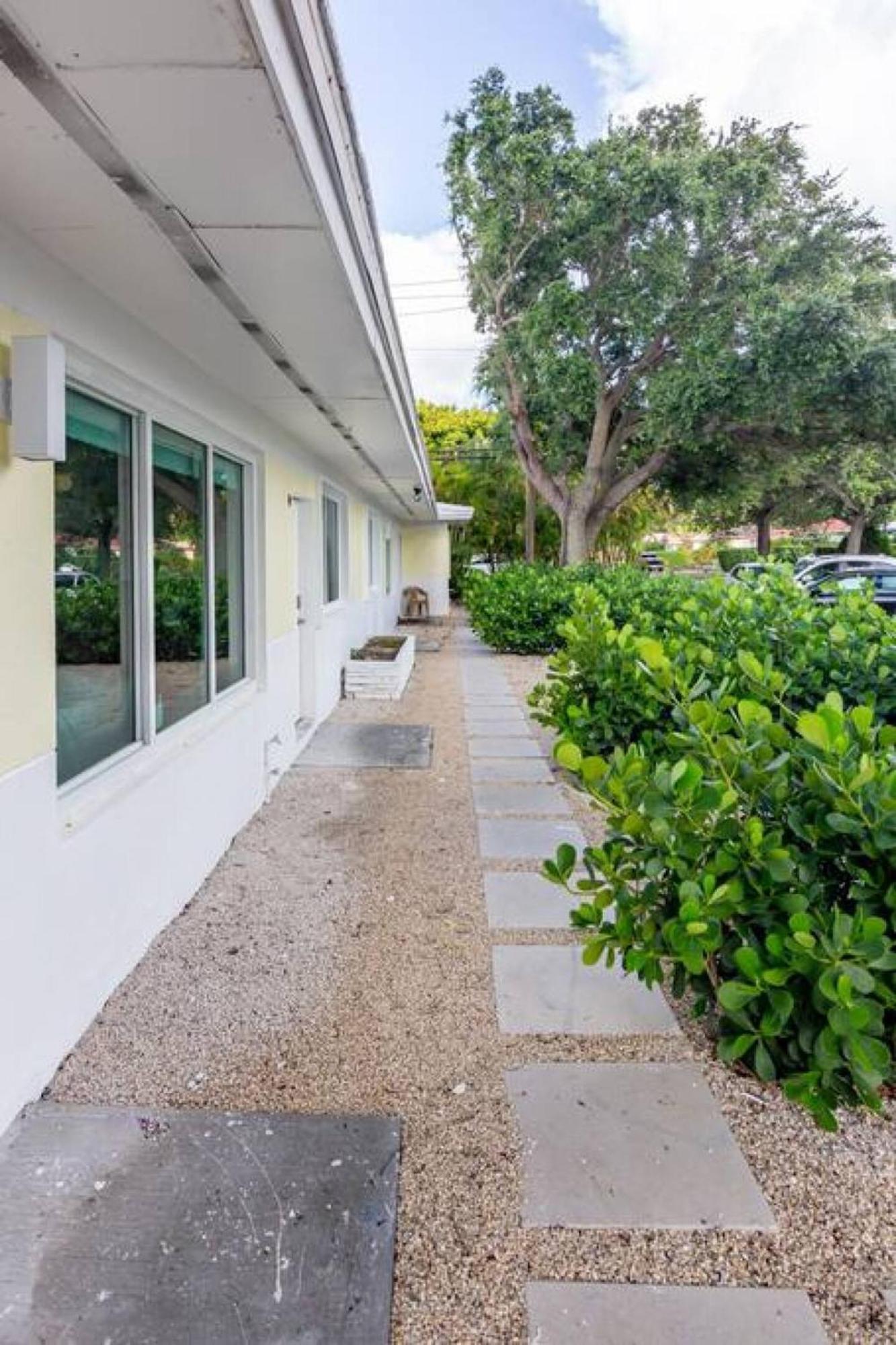 Large Stylish In El Portal #3 * Miami
