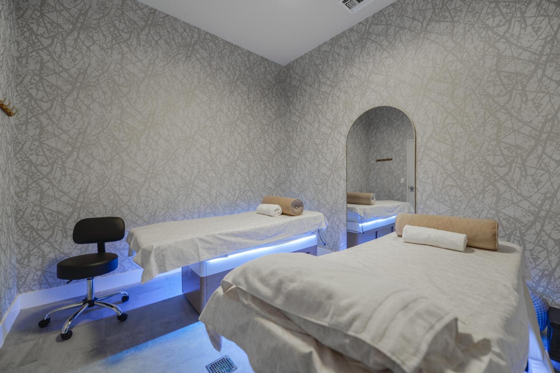 Prime Location: Luxury At Brickell Apartment