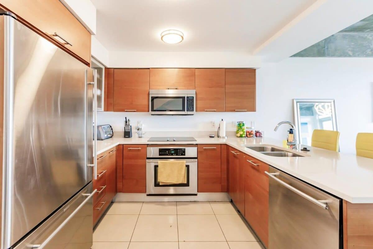 Hang Ten- Large Townhome Lux Amenities Parking *