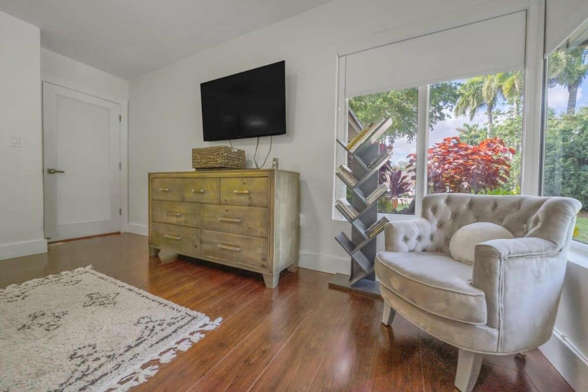 Boho House - Stylist With Parking And Large Yard