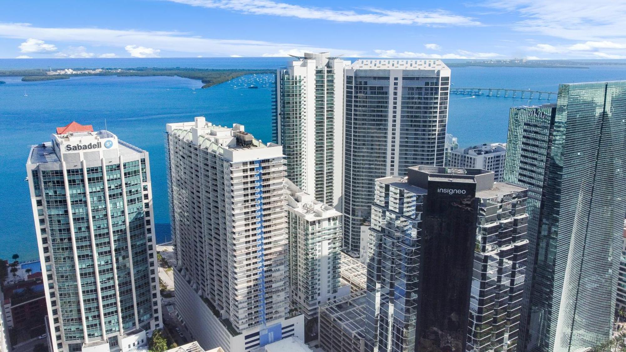 Upscale Brickell 3 Bedroom With Water Views And Free Parking Miami