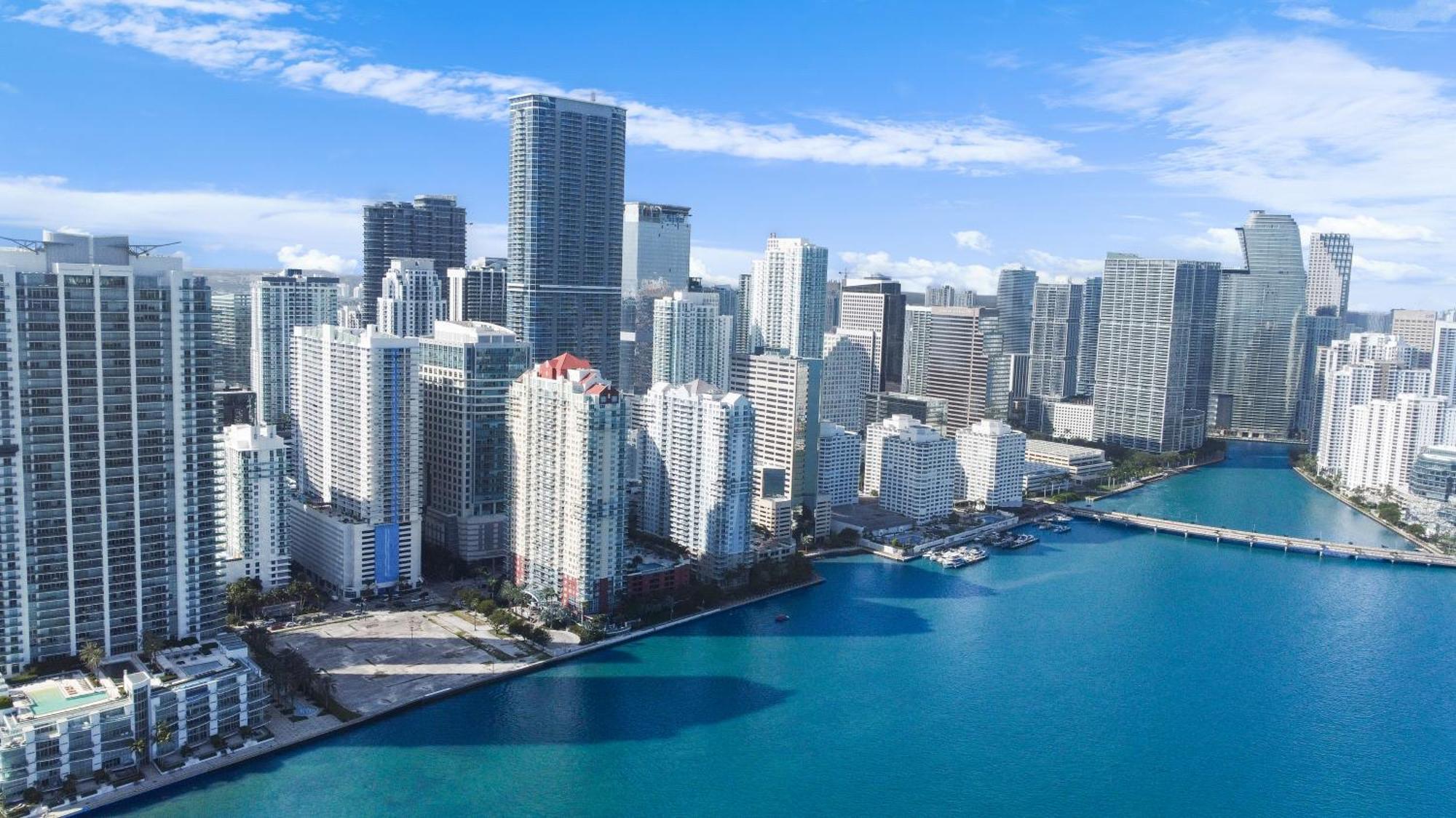 Upscale Brickell 3 Bedroom With Water Views And Free Parking Apartment