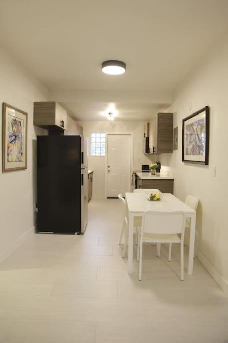 4 Designer In The Upper East-side Apartment *
