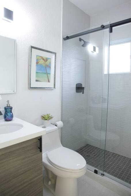 Apartment 2 Designer In The Upper East-side *