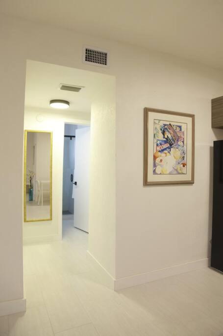 2 Designer In The Upper East-side Apartment
