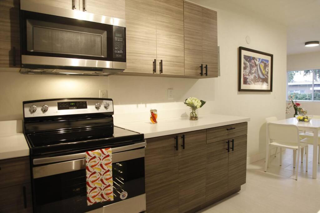 2 Designer In The Upper East-side Apartment *