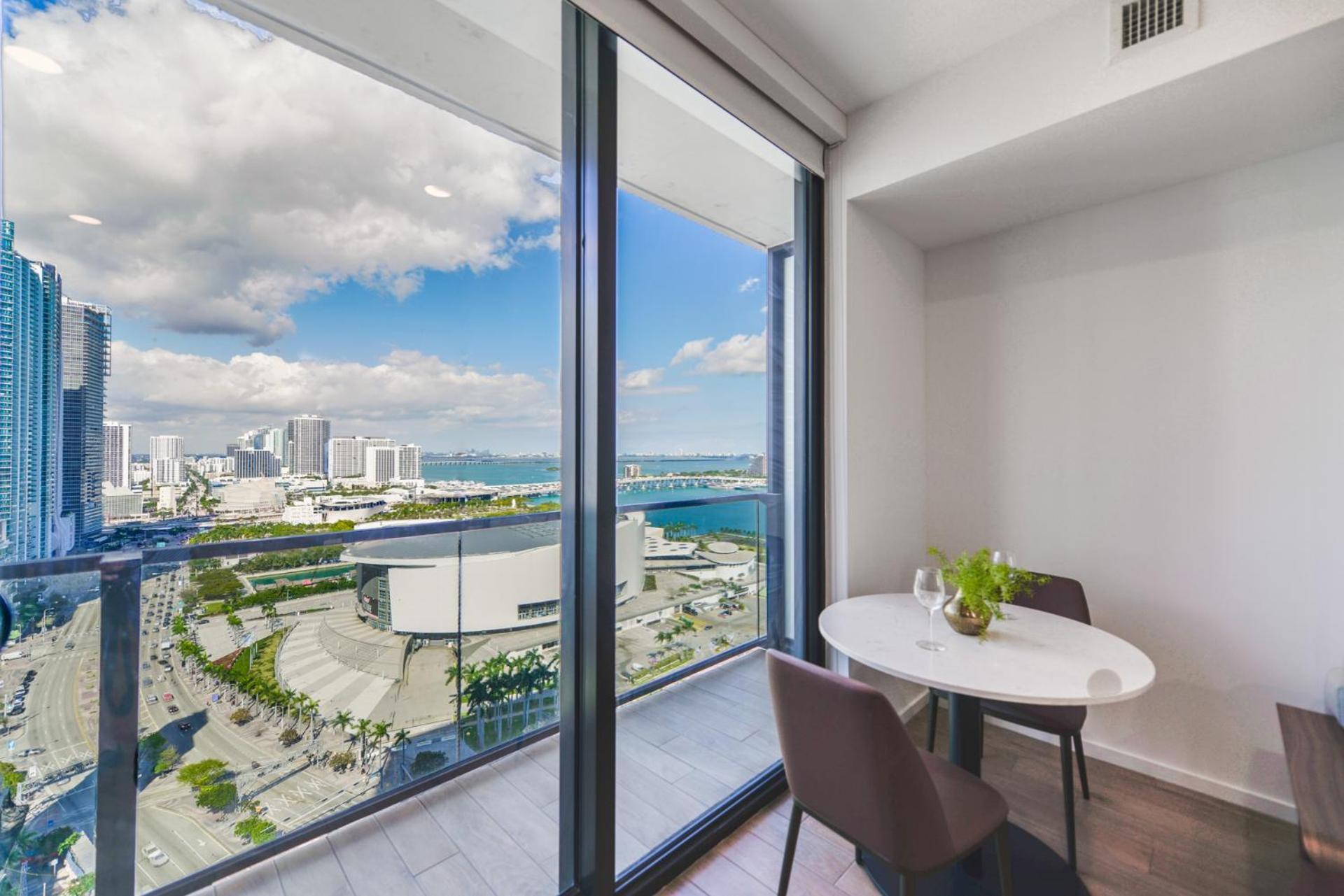 Apartment Luxury Studio With Bay View Near To Bayfront Park