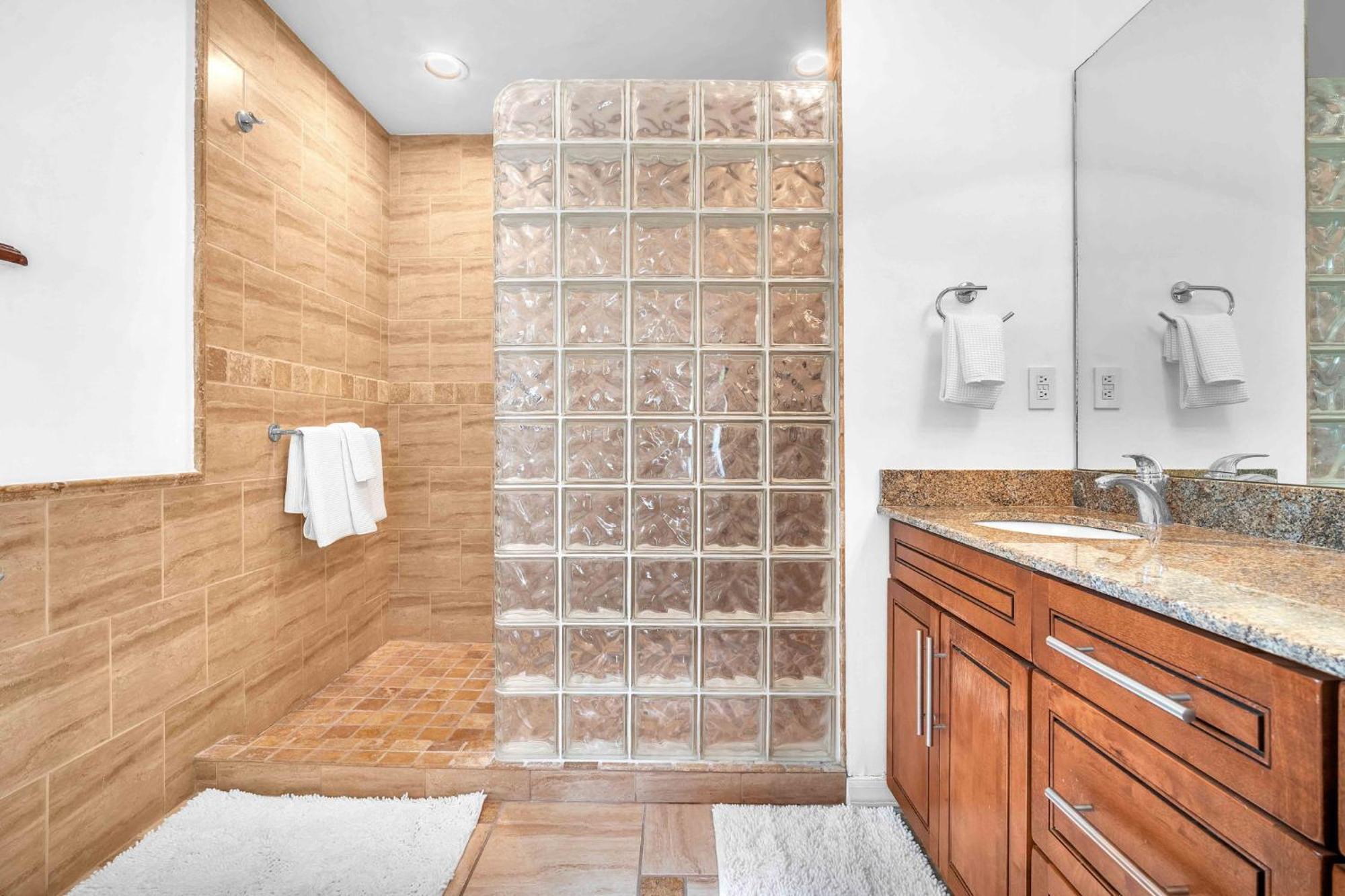 Center Grove - Lush & Spacious & New - 3 Bedrooms Holiday home Miami