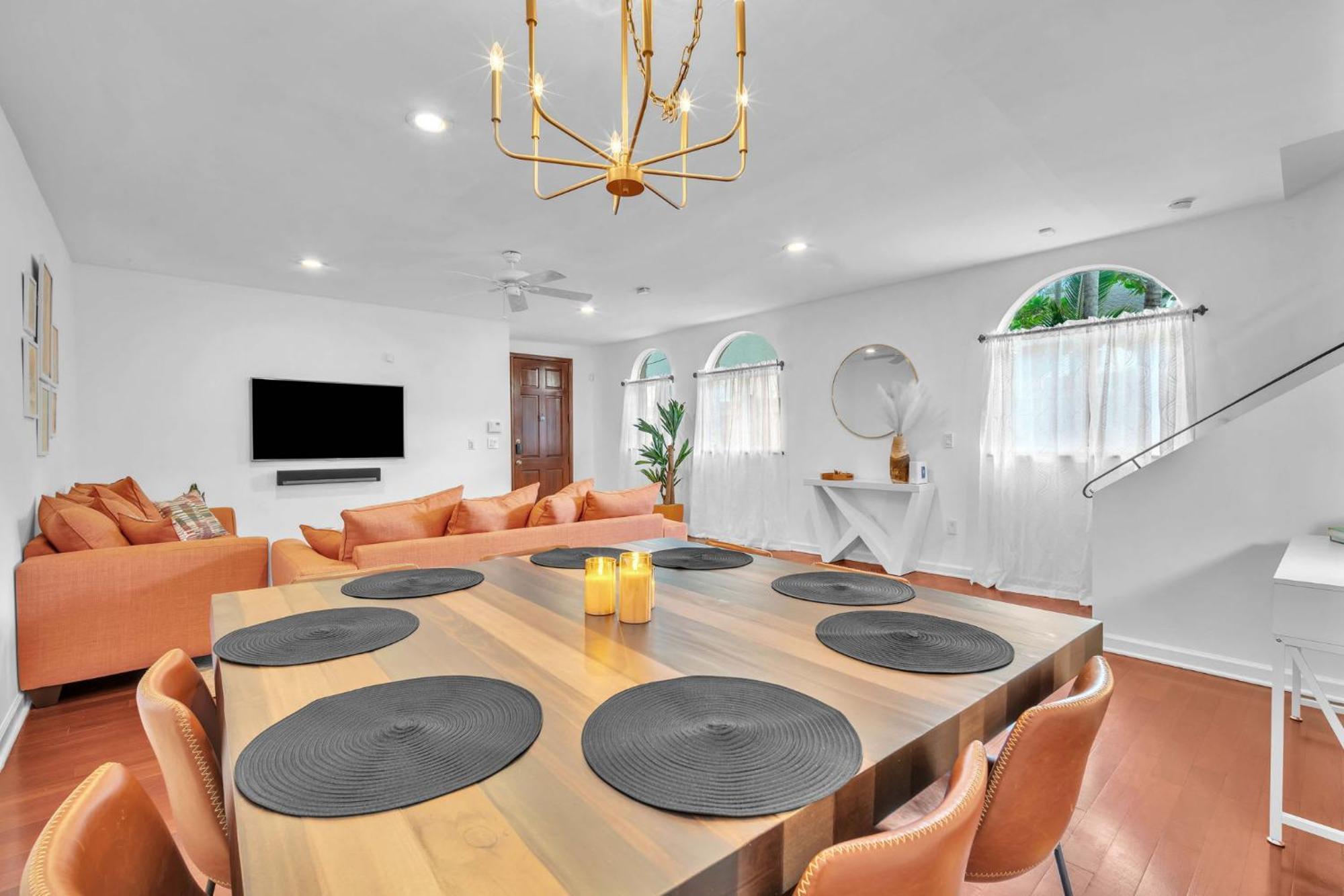 Center Grove - Lush & Spacious & New - 3 Bedrooms Holiday home