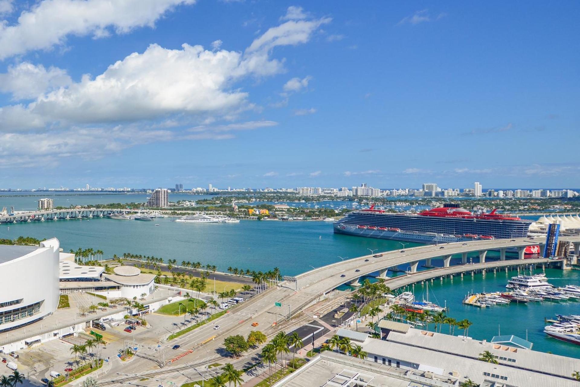 Apartment Luxury Studio With Bay View Near To Bayfront Park