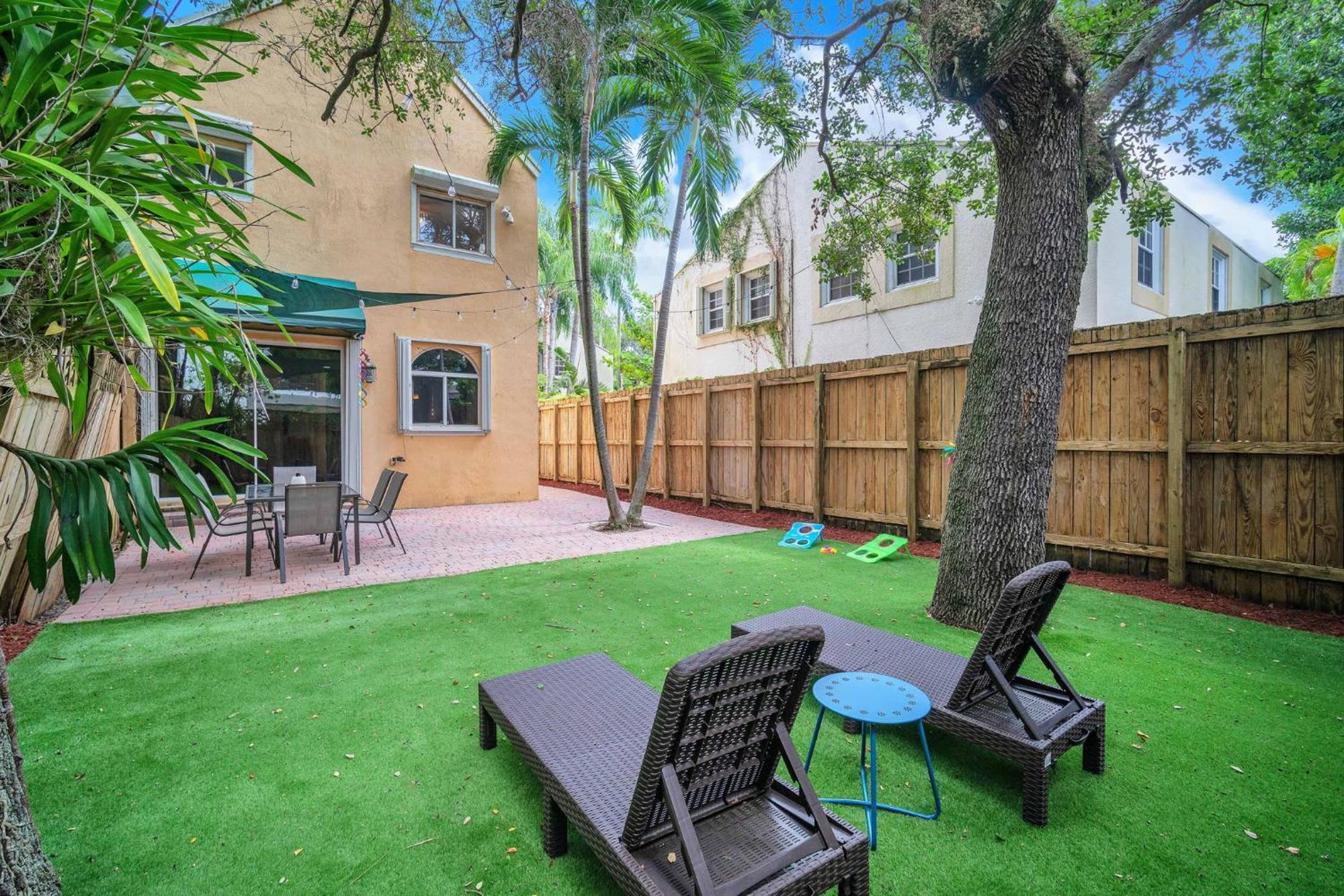Center Grove - Lush & Spacious & New - 3 Bedrooms Holiday home