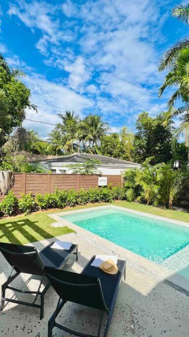 Pool! Location! Steps To The Water! Kid Friendly! Holiday home