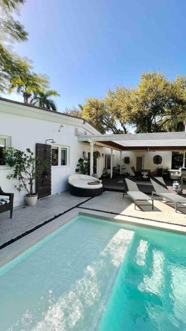 Holiday home Pool! Location! Steps To The Water! Kid Friendly! Miami