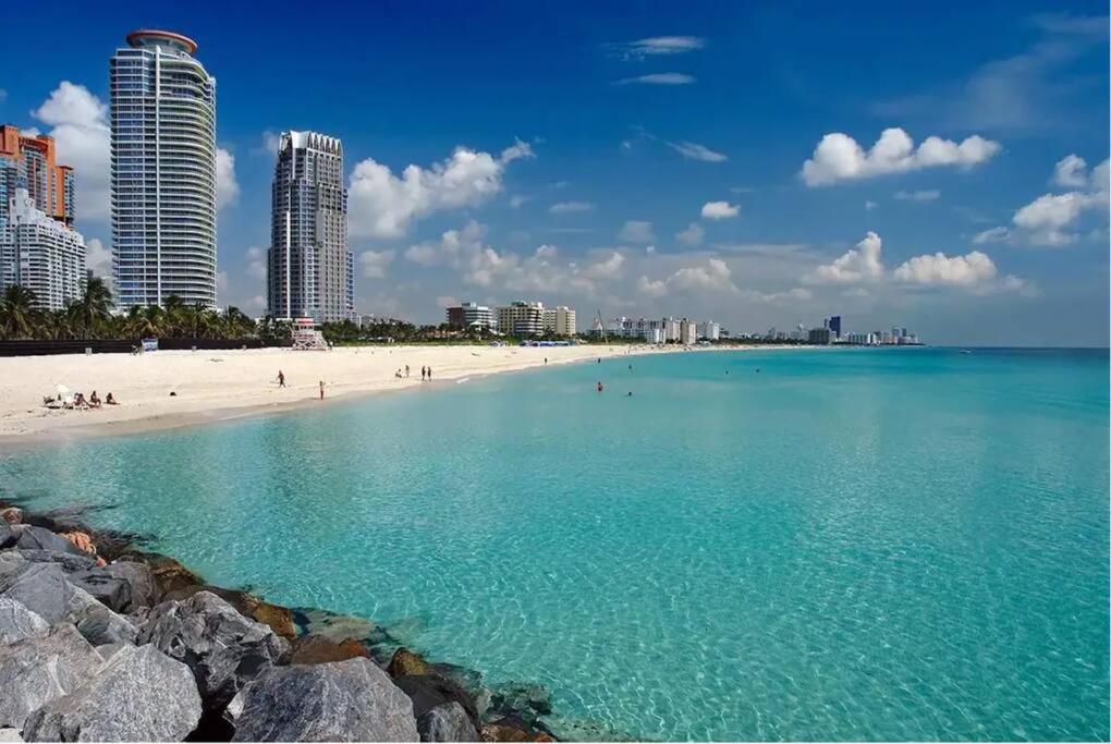 Pool! Location! Steps To The Water! Kid Friendly! * Miami