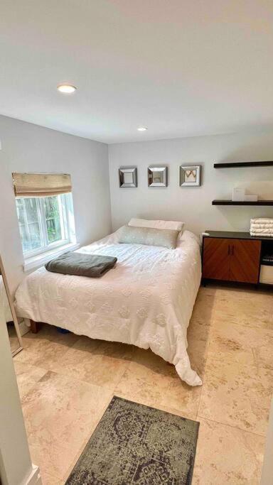Pool! Location! Steps To The Water! Kid Friendly! Holiday home