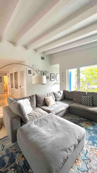 Pool! Location! Steps To The Water! Kid Friendly! Holiday home