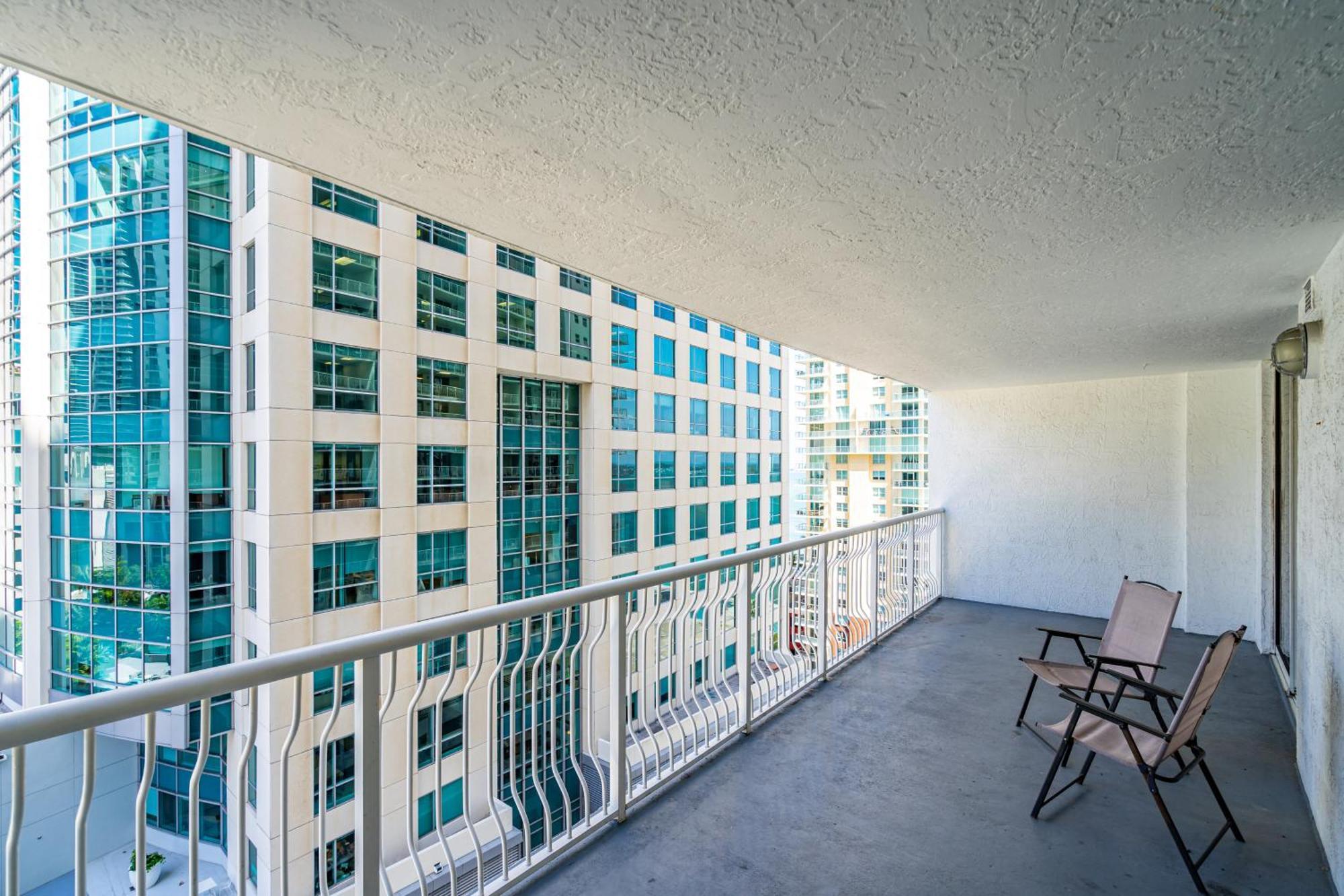 Amazing 1 Bed In Brickell Key With Free Pkg *