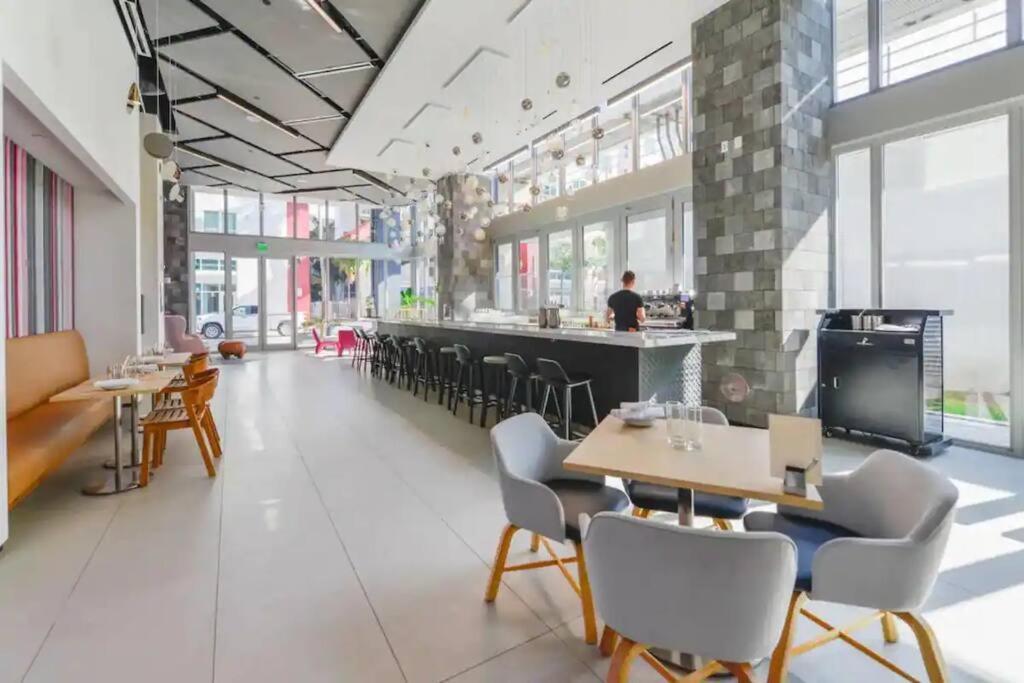 Downtown Elegance. 17th Floor Yotelpad Apartamento