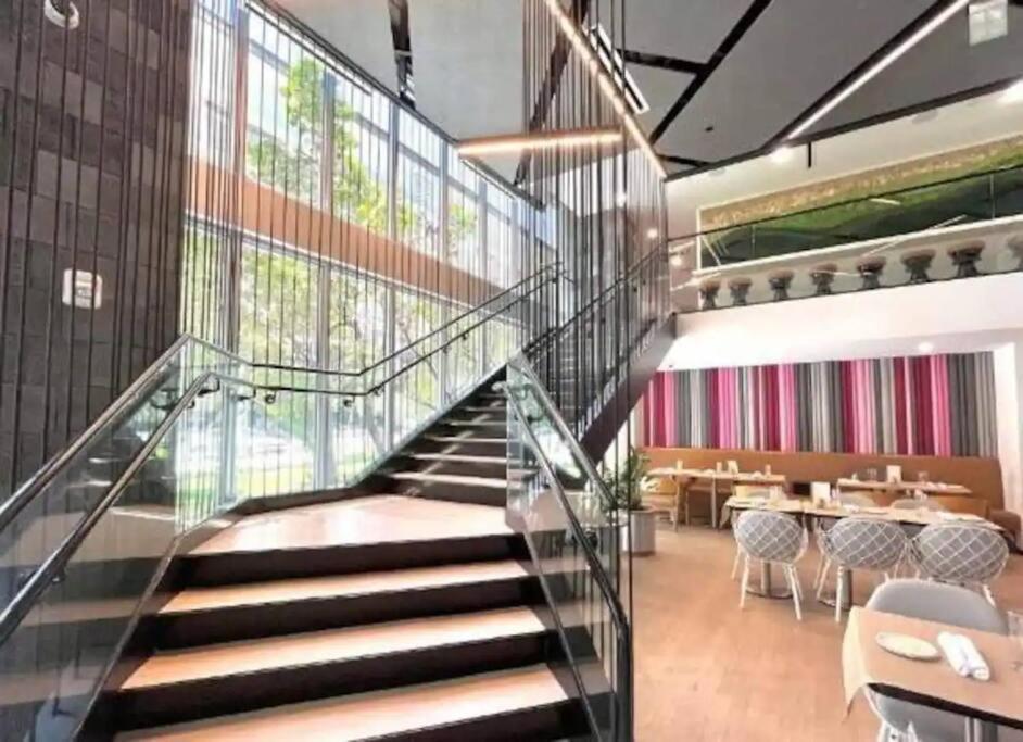 Downtown Elegance. 17th Floor Yotelpad * Miami