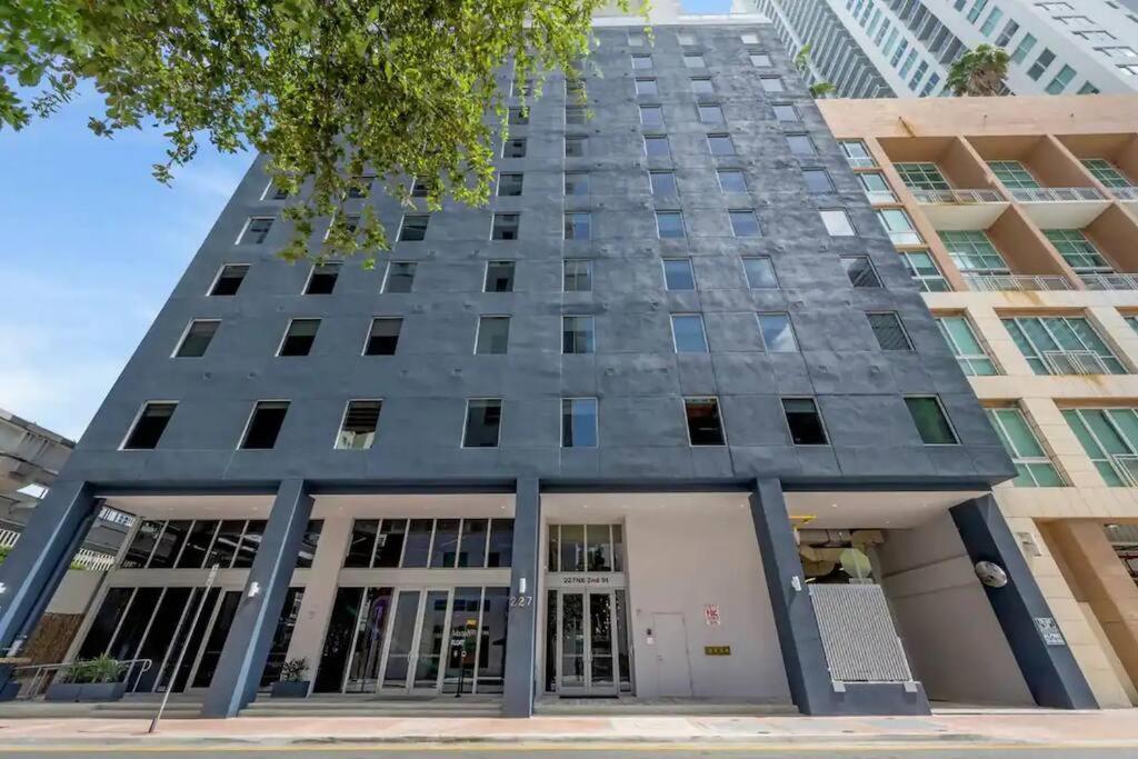Downtown Elegance. 17th Floor Yotelpad Apartamento