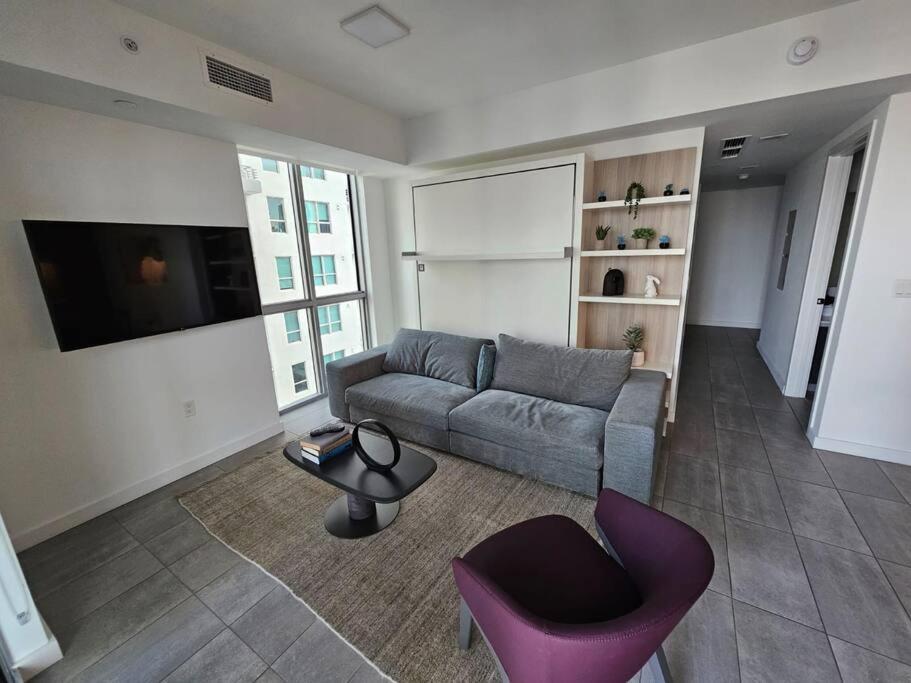 Downtown Elegance. 17th Floor Yotelpad * Miami