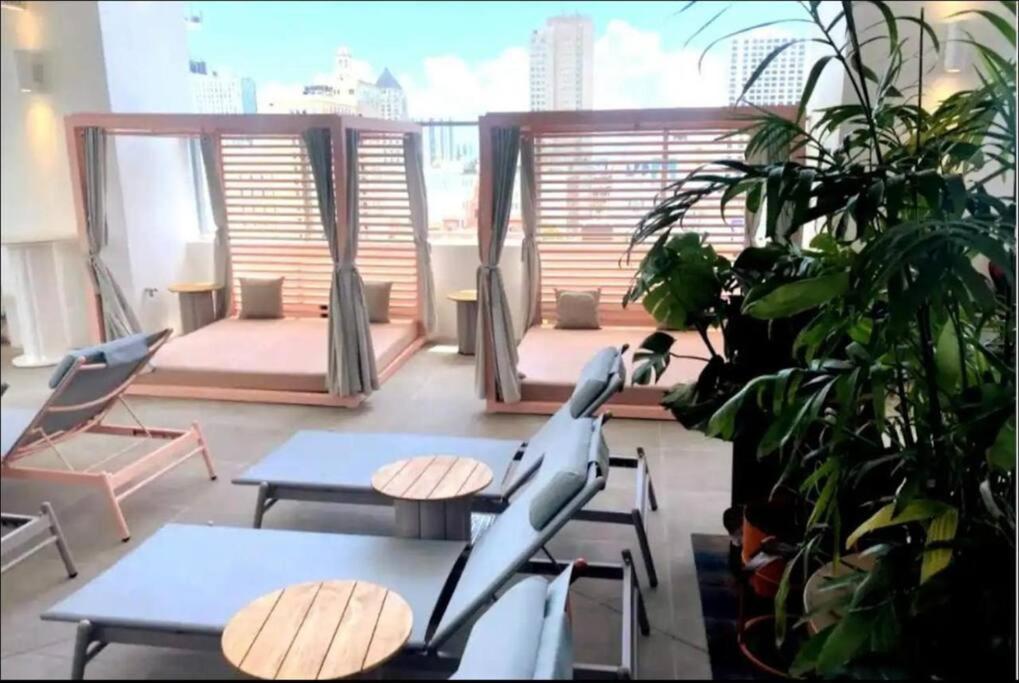 Downtown Elegance. 17th Floor Yotelpad Apartamento