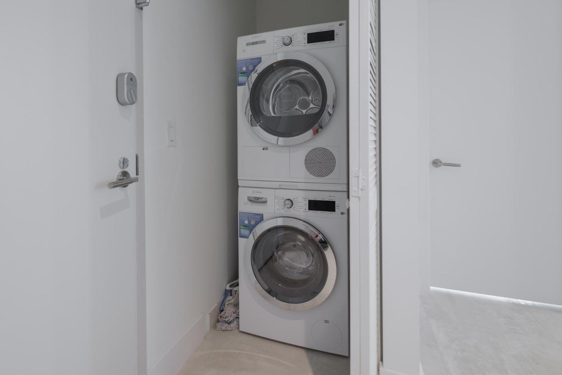 Prime Location: Luxury At Brickell Apartment