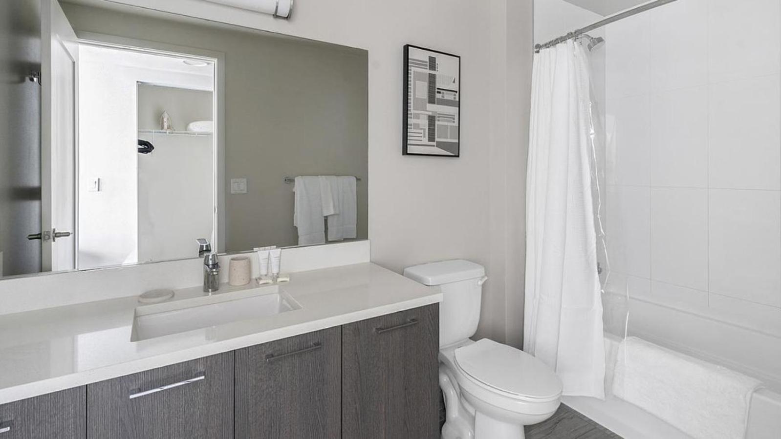 Landing - Modern With Amazing Amenities Apartment