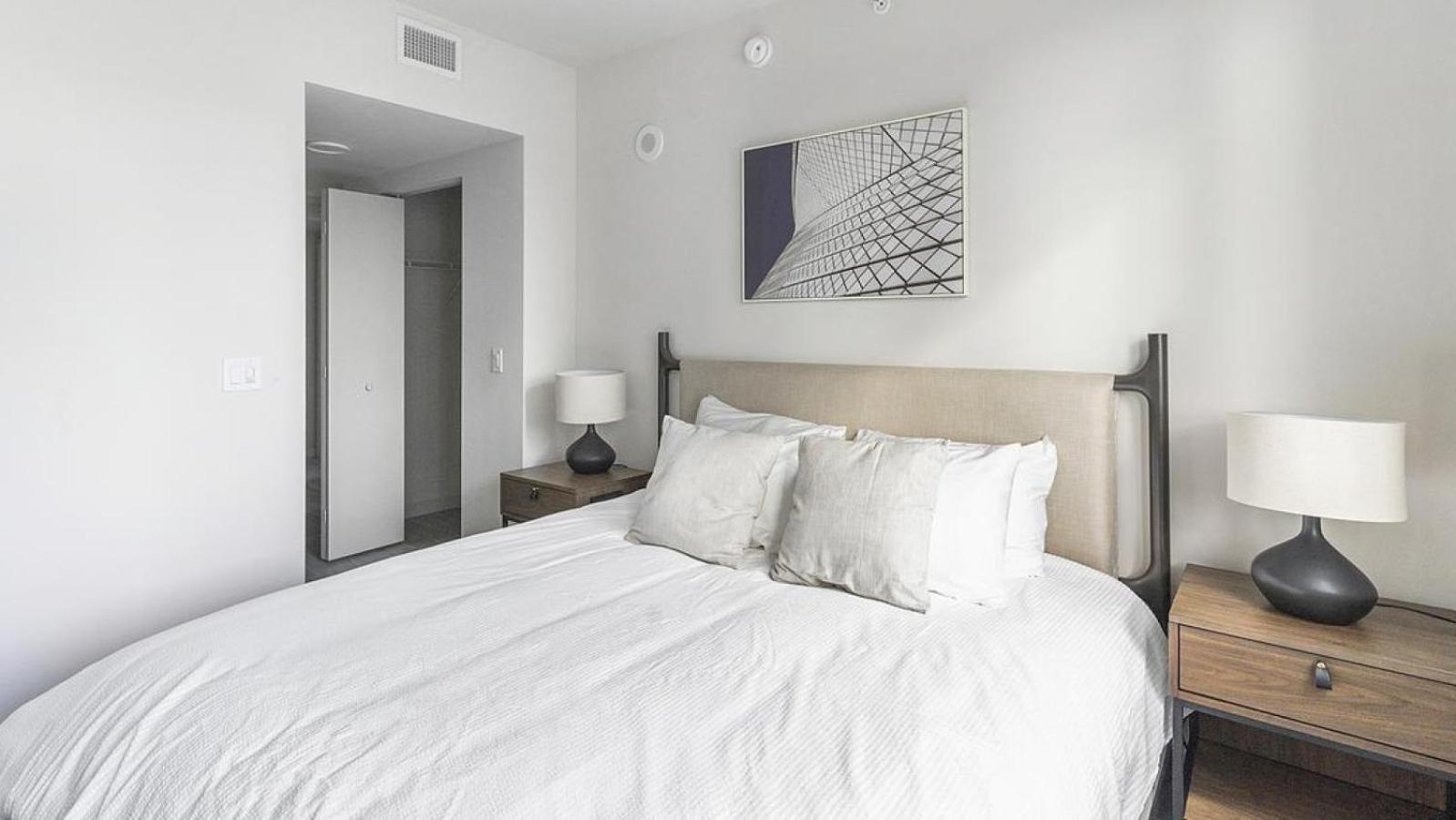 Apartment Landing - Modern With Amazing Amenities *