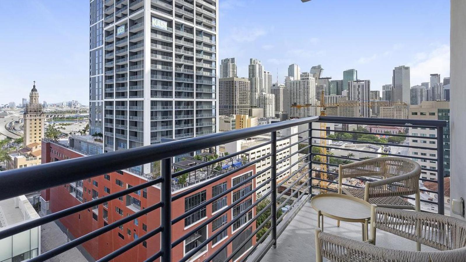 Landing - Modern With Amazing Amenities
