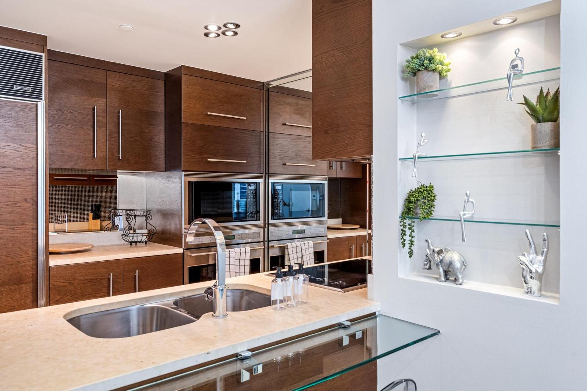 Luxury 2 Bd Free Pool + Gym + Miami