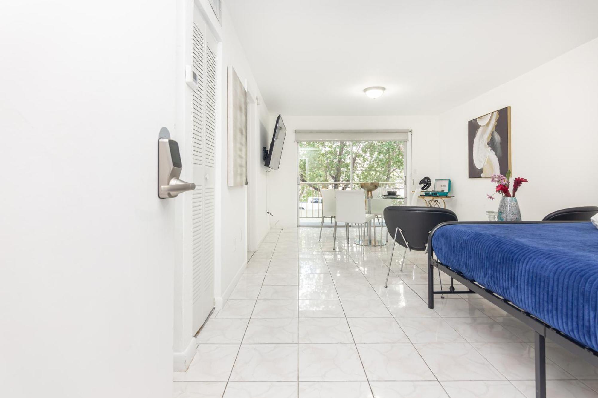 One Bedroom - With Parking & Balcony - Heart Of Wynwood