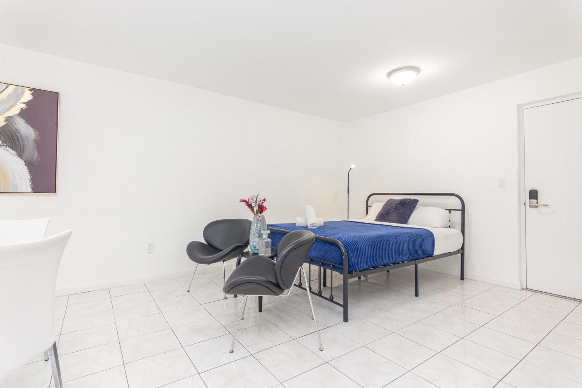 One Bedroom - With Parking & Balcony - Heart Of Wynwood Apartment *
