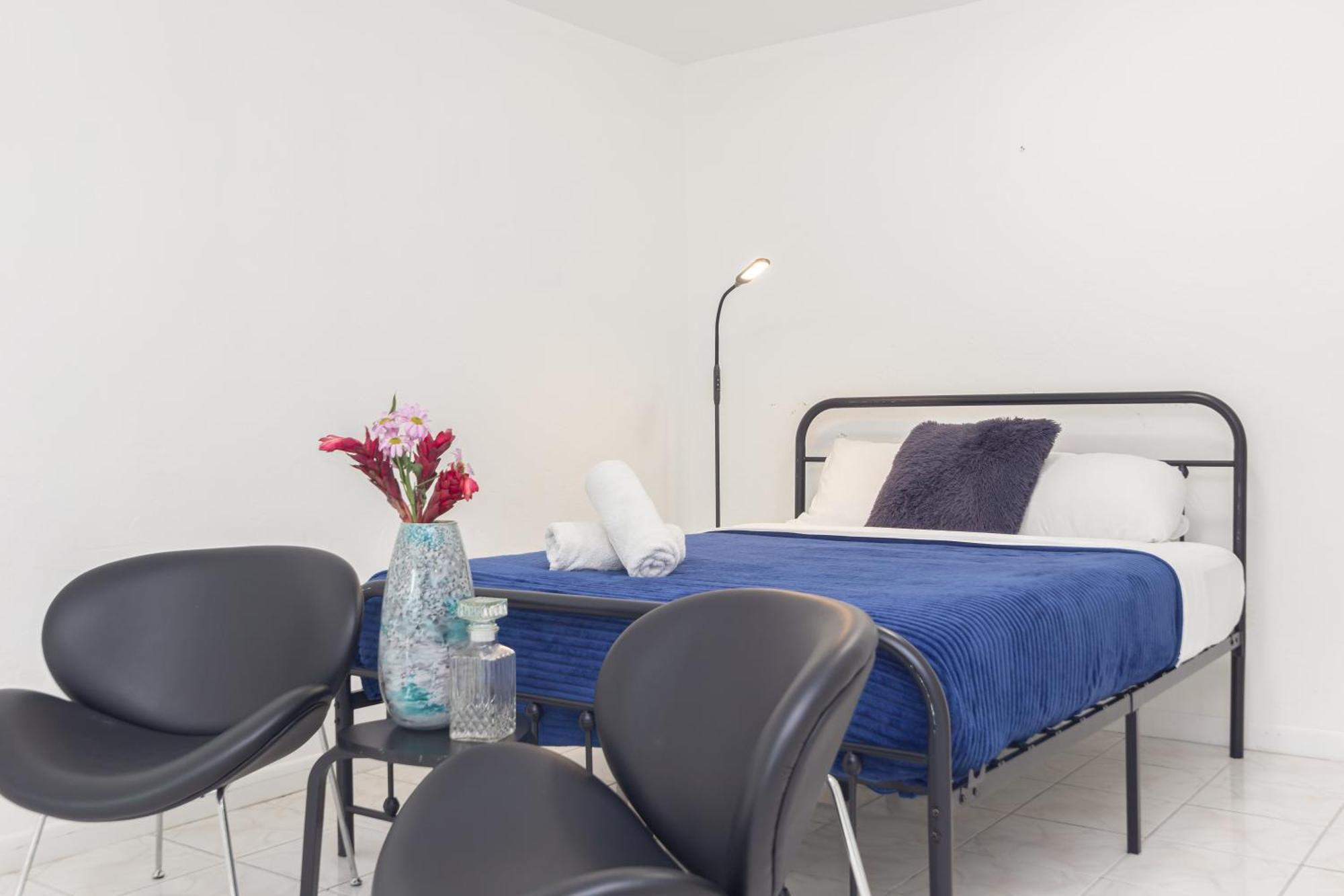 One Bedroom - With Parking & Balcony - Heart Of Wynwood *