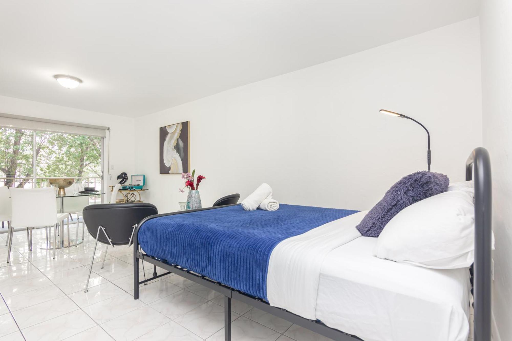 One Bedroom - With Parking & Balcony - Heart Of Wynwood Apartment *