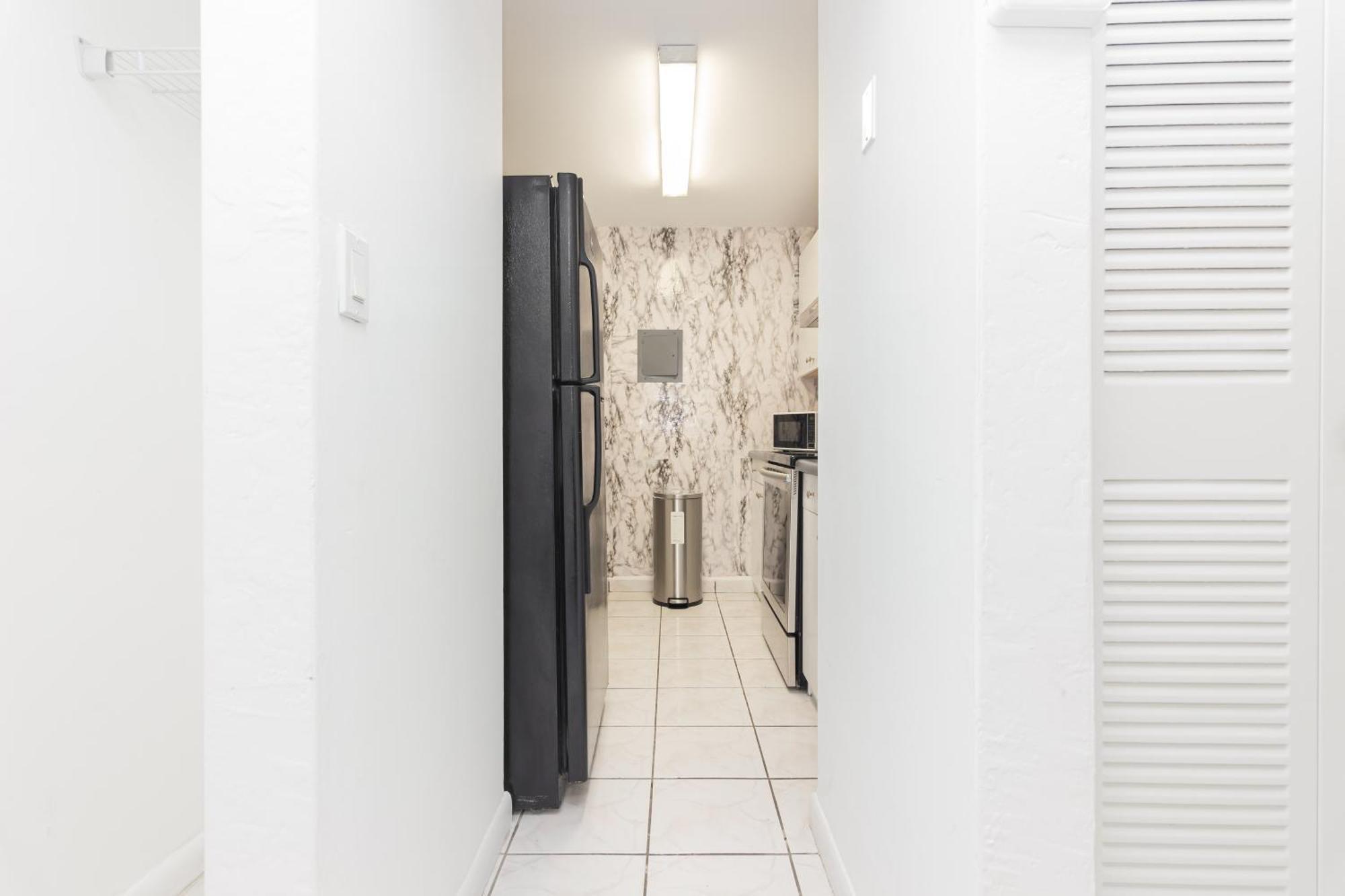 One Bedroom - With Parking & Balcony - Heart Of Wynwood Apartment