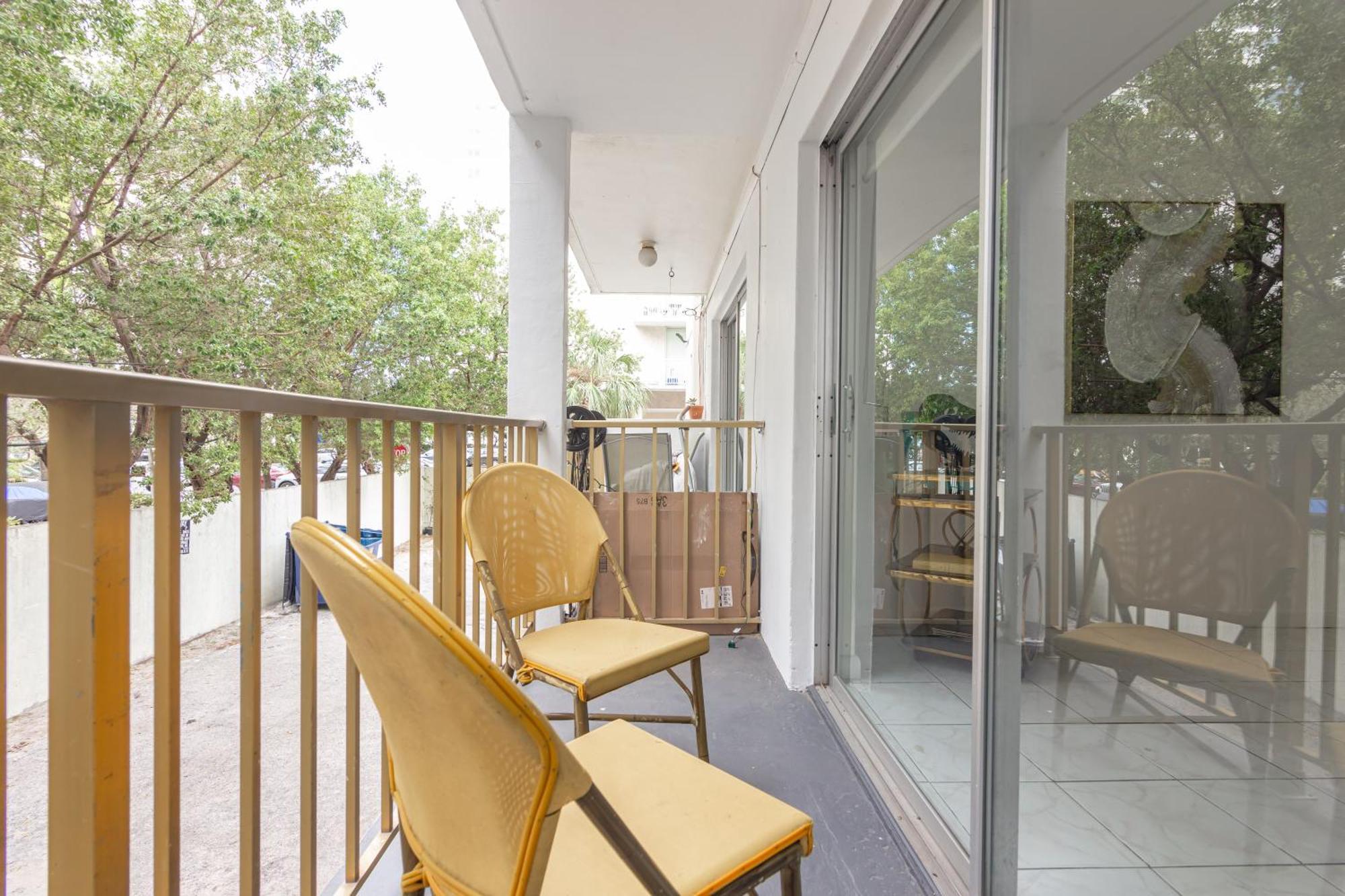 One Bedroom - With Parking & Balcony - Heart Of Wynwood Apartment *