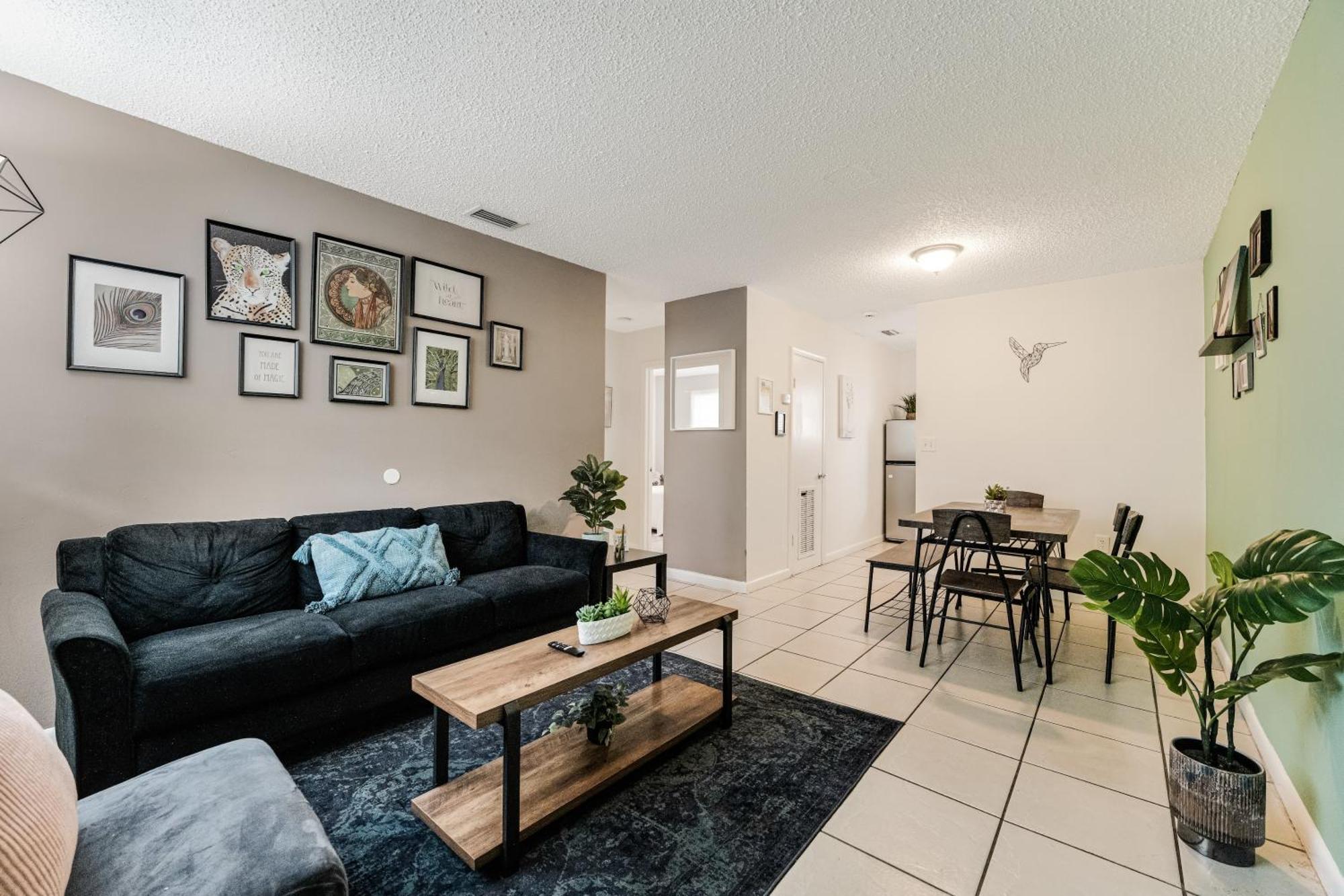 Stylish 2br Escape In Close To Downtow Apartment *