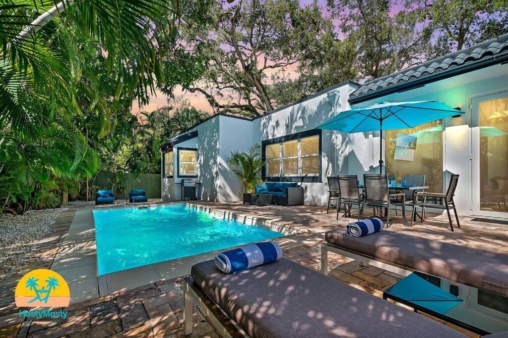 Tropicale Stunning 4 Bedroom 4 Bath With Pool And Bbq Holiday home *