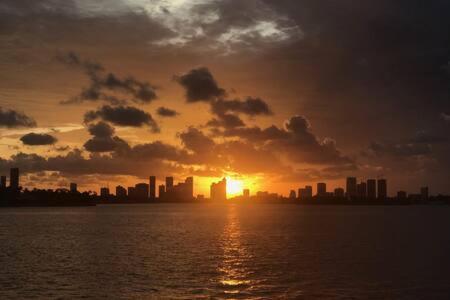 Explore Miami's Heat - Cozy Pool & Gym *