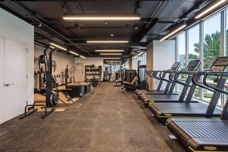 Explore Miami's Heat - Cozy Pool & Gym Miami