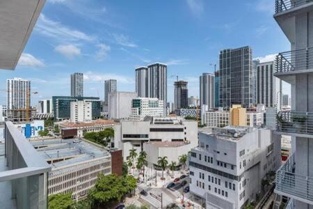 Explore Miami's Heat - Cozy Pool & Gym *