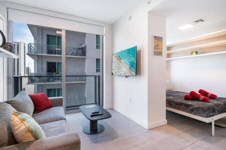 Explore Miami's Heat - Cozy Pool & Gym Miami